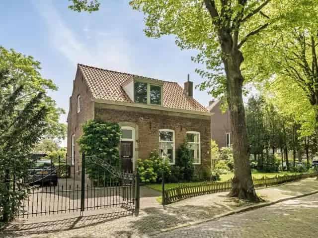 Jaren 30 woning te Middelburg Nabij Centrum Ruim Perceel