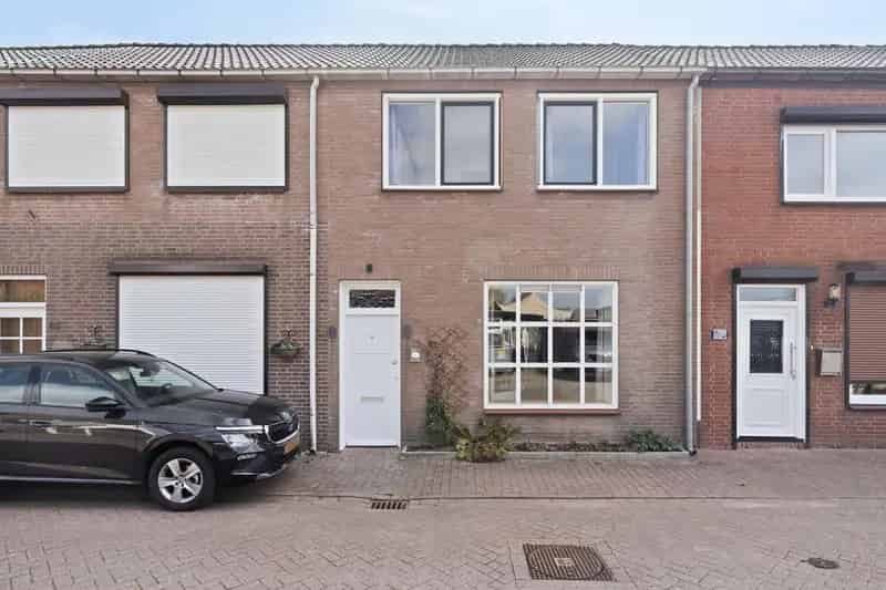 Moderne Tussenwoning Steenbergen  106m2  2 slaapkamers gerenoveerd