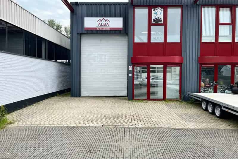 Bedrijfshal te Huur Naarden 190m² Kantoor Showroom
