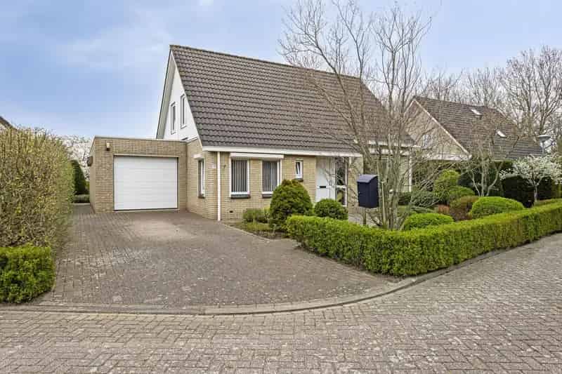 Vrijstaande woning Scharendijke: Ruime tuin, gelijkvloerse slaapkamer en garage