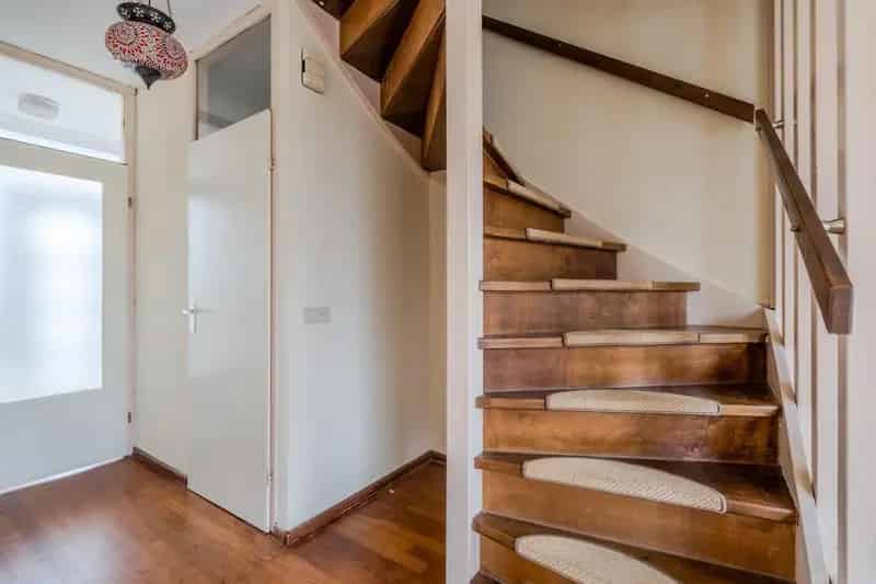 Ruime eengezinswoning met 4 slaapkamers en tuin te Hoogvliet
