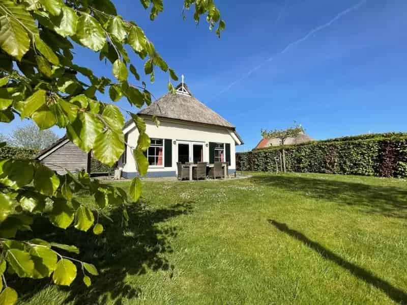 Rietgedekte Recreatiewoning Langweer  Aanlegsteiger 3 slaapkamers