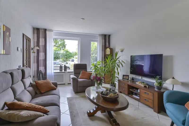 Tussenwoning nabij groen met garage en 9 zonnepanelen