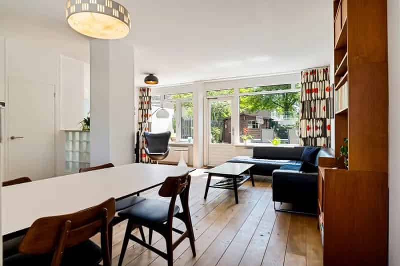 Huis te koop Zoetermeer: Ruime hoekwoning met 4 slaapkamers en 2 badkamers