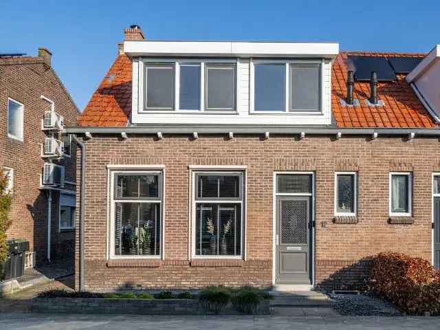 Hoekwoning Middelharnis volledig gerenoveerd