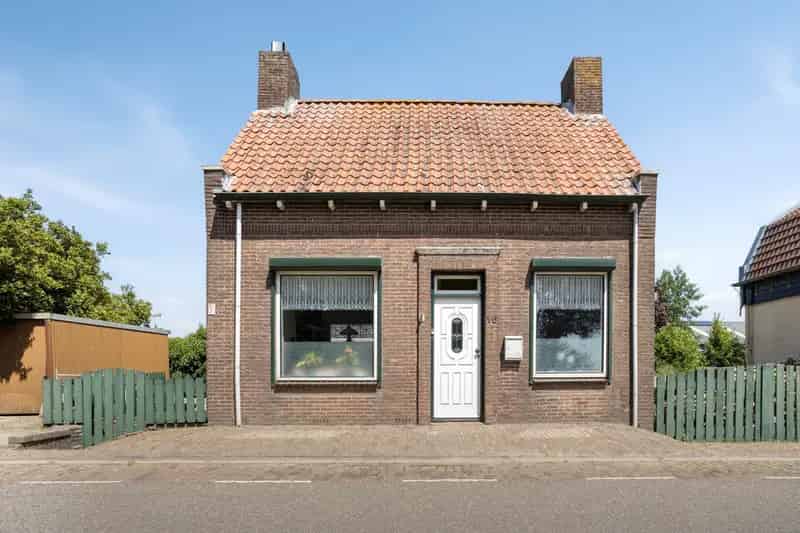 Vrijstaande woning Lage Zwaluwe met souterrain en ruime tuin