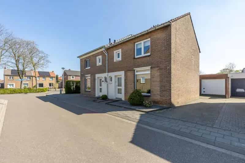 2-onder-1-kapwoning Grevenbicht 3 slaapkamers tuin garage