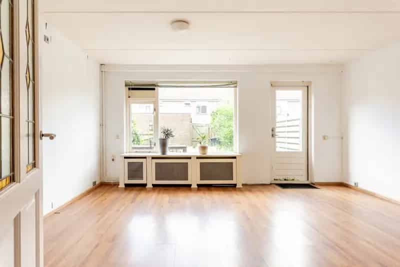 Huis te koop 5 slaapkamers Hoorn Ruime middenwoning nabij NS station