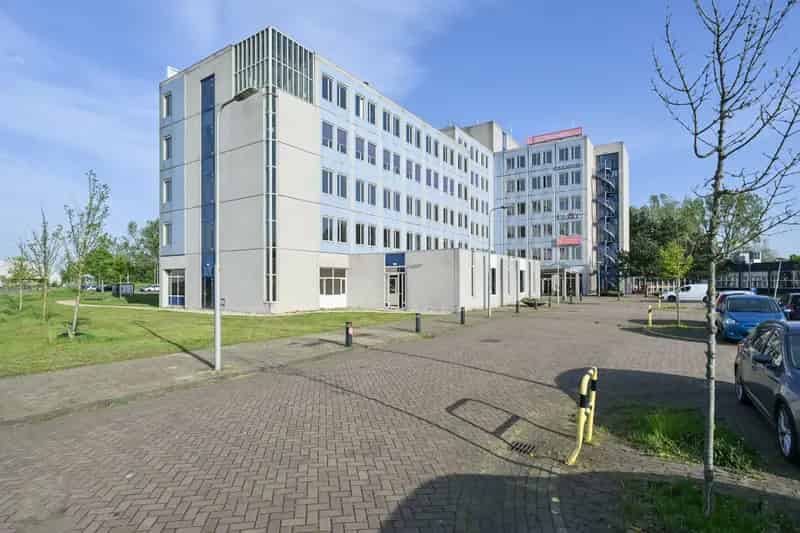 Kantoorruimte te huur Velsen Noord 1232m2 modern gerenoveerd