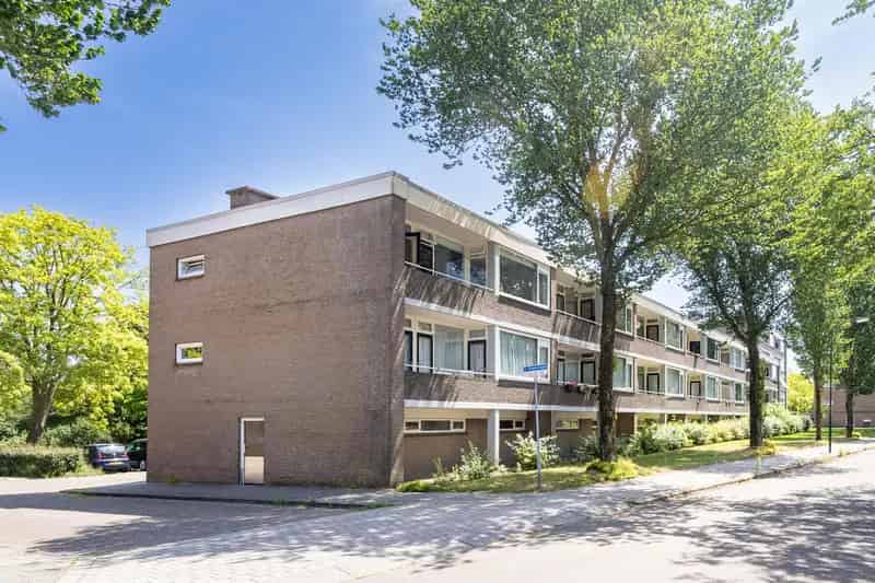 Licht 3-kamer hoekappartement Soest 2 balkons