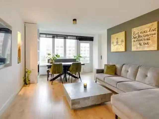 3 Slaapkamers Hoekappartement Nabij Winkelcentrum