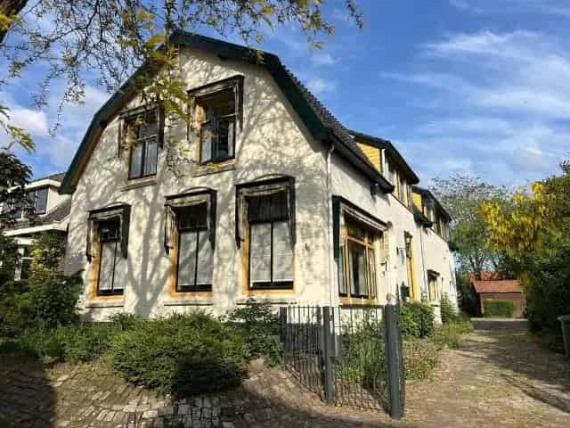 Karakteristieke woning te koop Rhenen 5 slaapkamers grote tuin