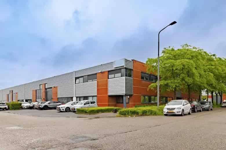 Bedrijfsruimte 3612m2 Kantoor 1390m2 Oude Meer