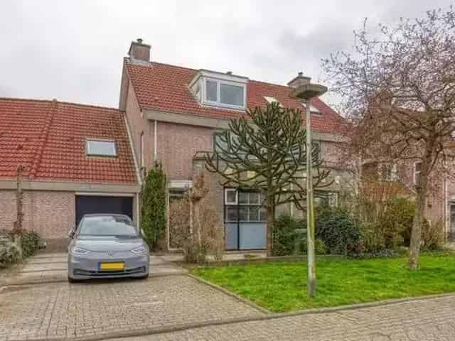 2-onder-1-kapwoning te koop Den Haag 4 slaapkamers