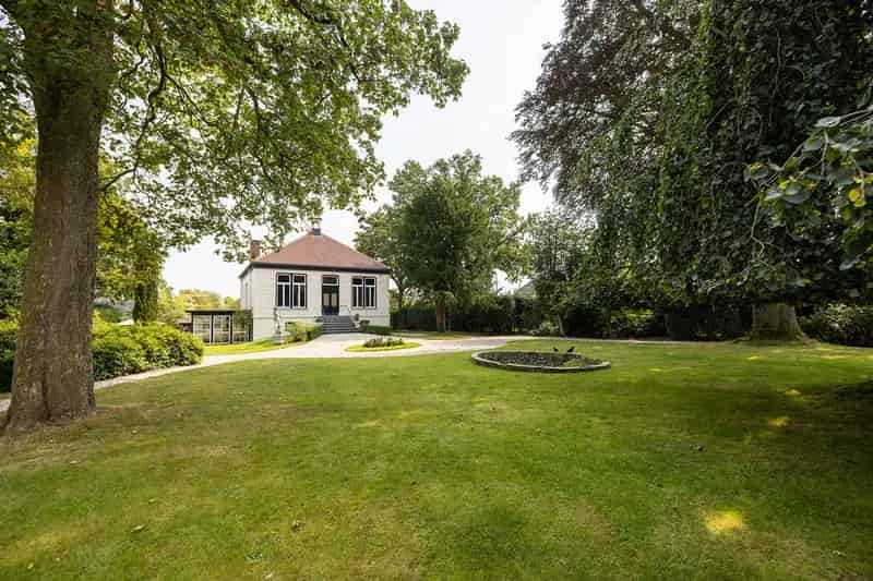 Herenhuis Soest Kerkpad: Monumentaal Vrijstaand met Bijgebouw en Parktuin