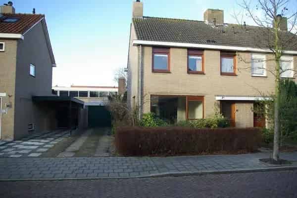 Ruime 6-kamer Hoekwoning te Oegstgeest