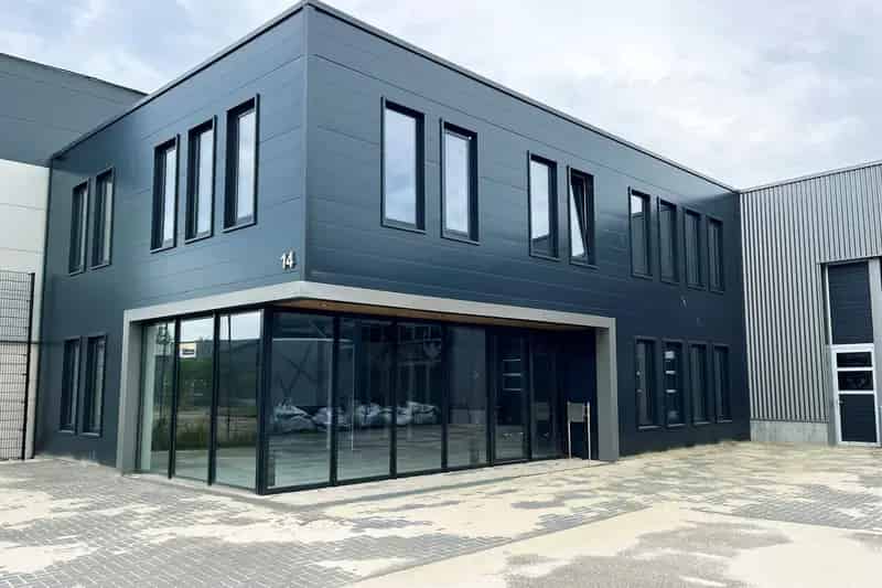Bedrijfshal te huur Venhorst 805m2 Kantoor 240m2 Duurzaam
