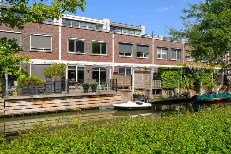 Huis te koop Woerdblok 6 kamers 174m2 dakterras vaarwater