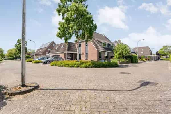 Vrijstaande woning 6 slaapkamers Praktijkruimte Garage Carport