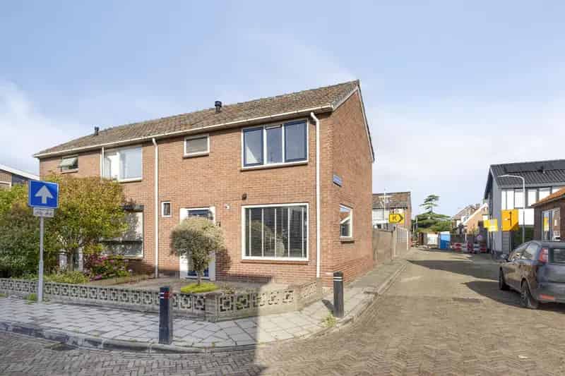Bruinisse: Gezellige woning nabij voorzieningen
