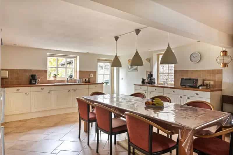 Woonboerderij Vlijmen: 9 slaapkamers, bijgebouw & minicamping