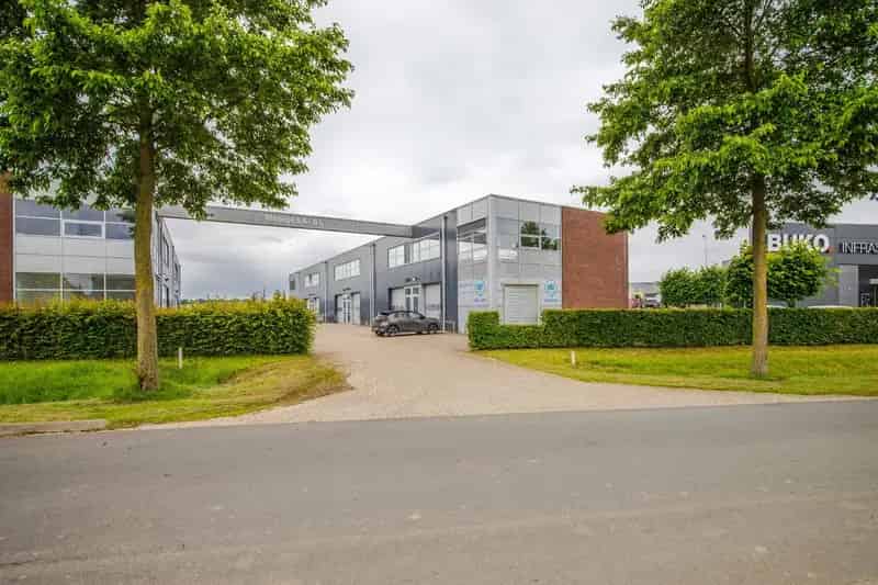 Bedrijfshal te Huur Elst 847m2 Kantoor Opslag