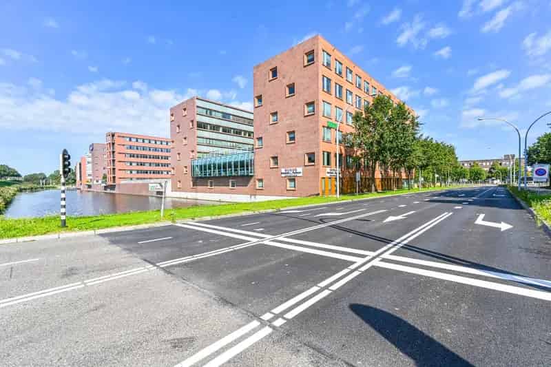 Kantoorruimte Zwolle Hanzeland 2200m² te Huur