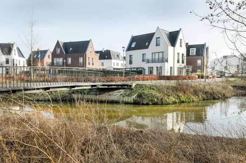 Huis te koop Bernagiestraat: Luxe gezinswoning met 4 slaapkamers en 2 badkamers