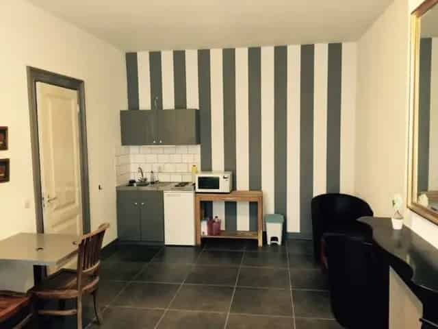 Cosy Studio begane grond aparte badkamer toilet