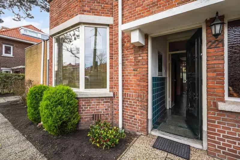 7-kamer Hoekwoning Den Haag  Royale Tuin Strand Nabij