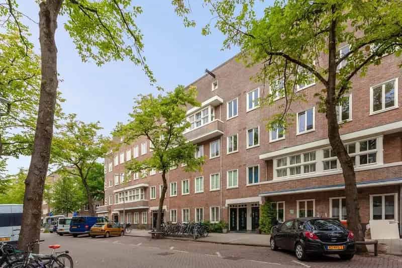 Ruim appartement 110m2 3 slaapkamers balkon Baarsjes