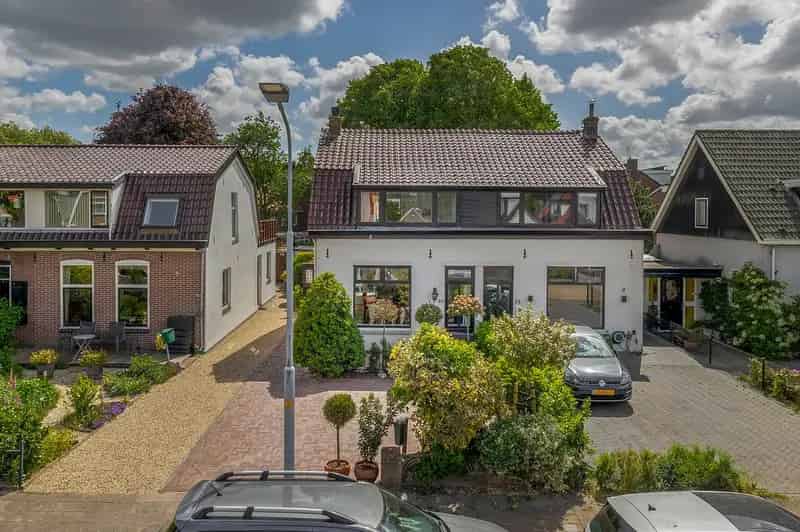 Jaren 30 Tweekapper Badhoevedorp: Ruime woning met tuin, dakterras en studio