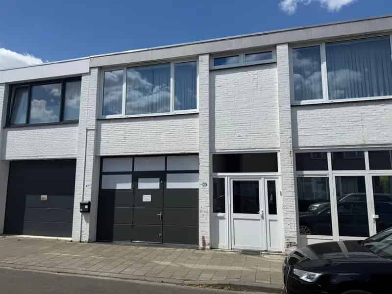 Bedrijfshal te huur Venlo 60m2 inclusief voorzieningen