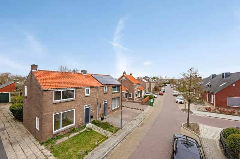 Kansrijke woning met grote garage en verbouwpotentie