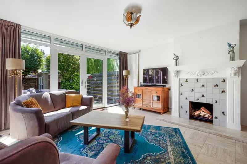 Hoekwoning Halfweg 4 slaapkamers moderne badkamer zonnige tuin