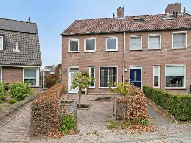 Ruime Eindwoning Middelbeers 4 Slaapkamers Garage Berging