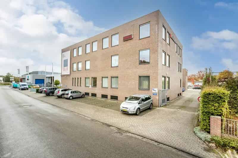 Kantoor Valkenswaard te koop 2477m2