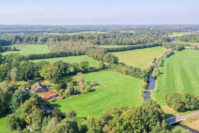 Woonboerderij met 2e woning en paardenstallen te koop