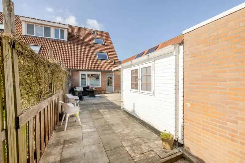 Huis te koop Purmerend Bunderstraat: Ruime eindwoning met airco en zonnige tuin