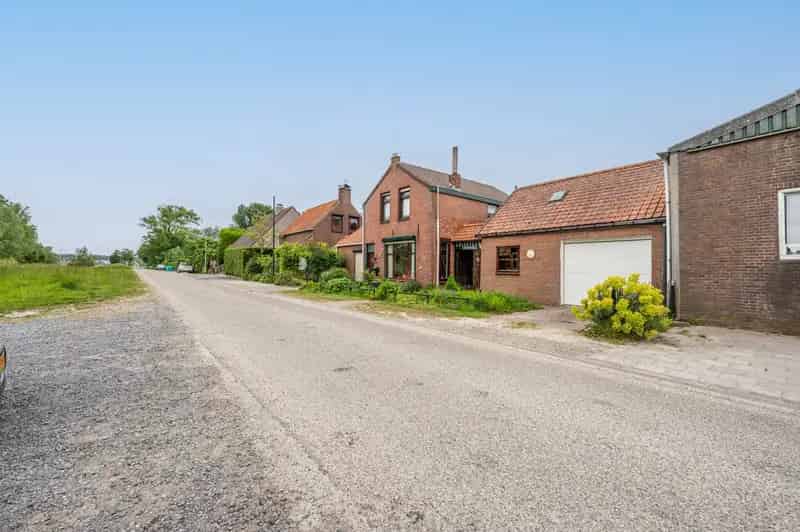 Charmante starterswoning Schoondijke 3 slaapkamers grote tuin