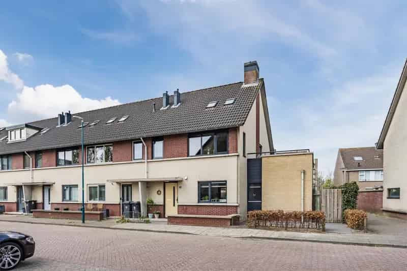 7-kamer woning Zoetermeer Noordhove-2: Ruime gezinswoning met dakterras