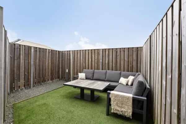 Instapklaar 2 Kamer Appartement met Tuin en Parkeerplaats