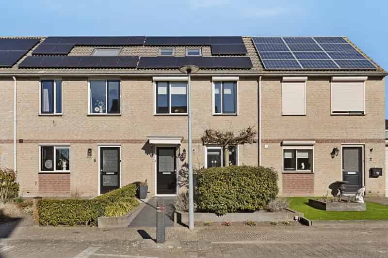 Ruime gezinswoning met 4 slaapkamers en diepe tuin in Opheusden