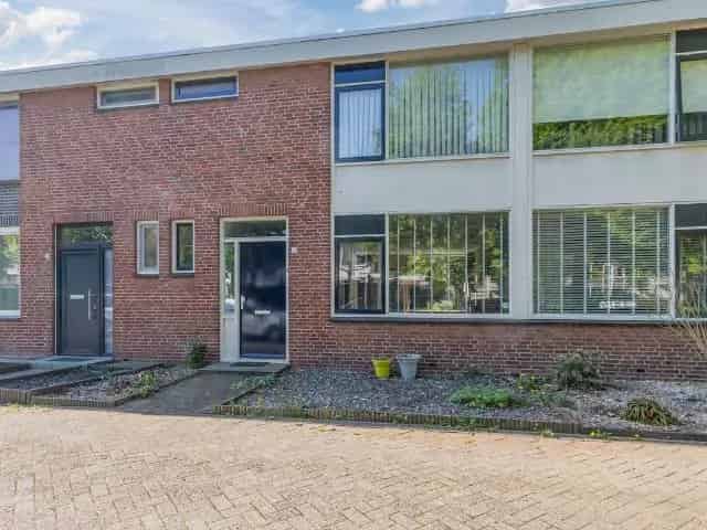 Tussenwoning Budel: 3 slaapkamers, 2 bergingen, Energielabel C