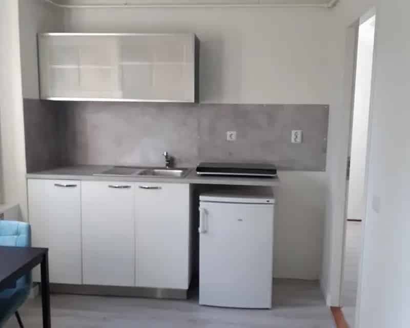 Ruime kamer met kitchenette en privé badkamer