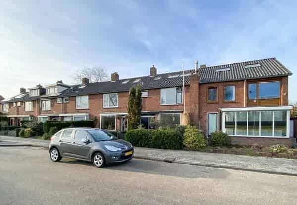 Ruime gezinswoning Heemstede met vrij uitzicht en houthaard