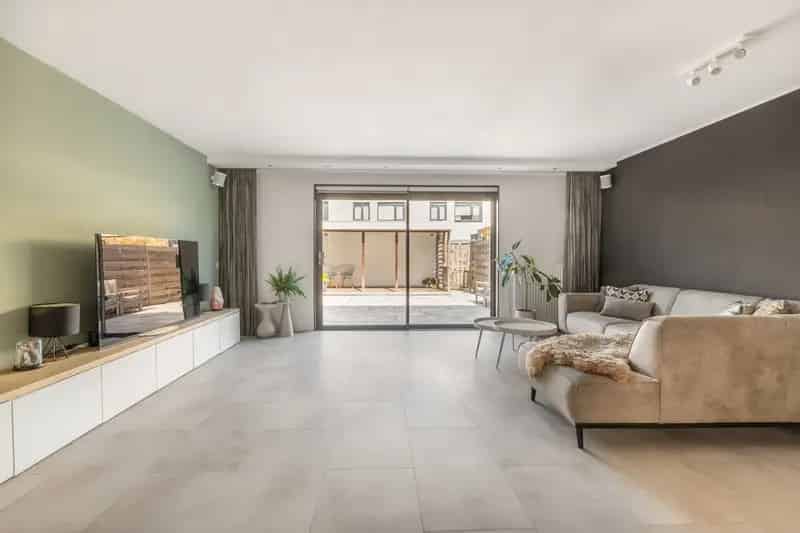 Huis te koop: Ruime 4 slaapkamer woning met dakterras en tuin