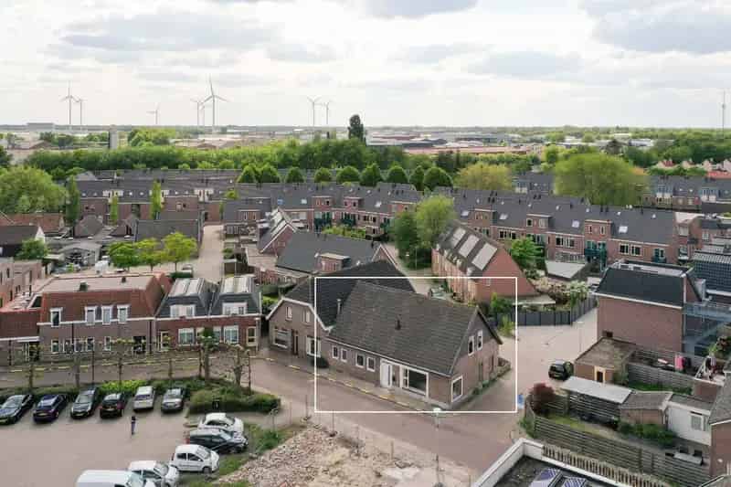 KANS Ruime 2 Onder 1 Kap Stadswoning 201m2 Gerenoveerd