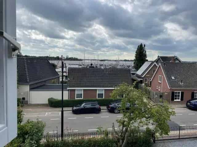 Ruime woning met guesthouse nabij Loosdrechtse Plassen