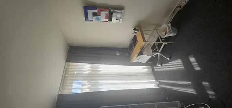 Ruime kamer met eigen badkamer en kitchenette - Zomerverhuur